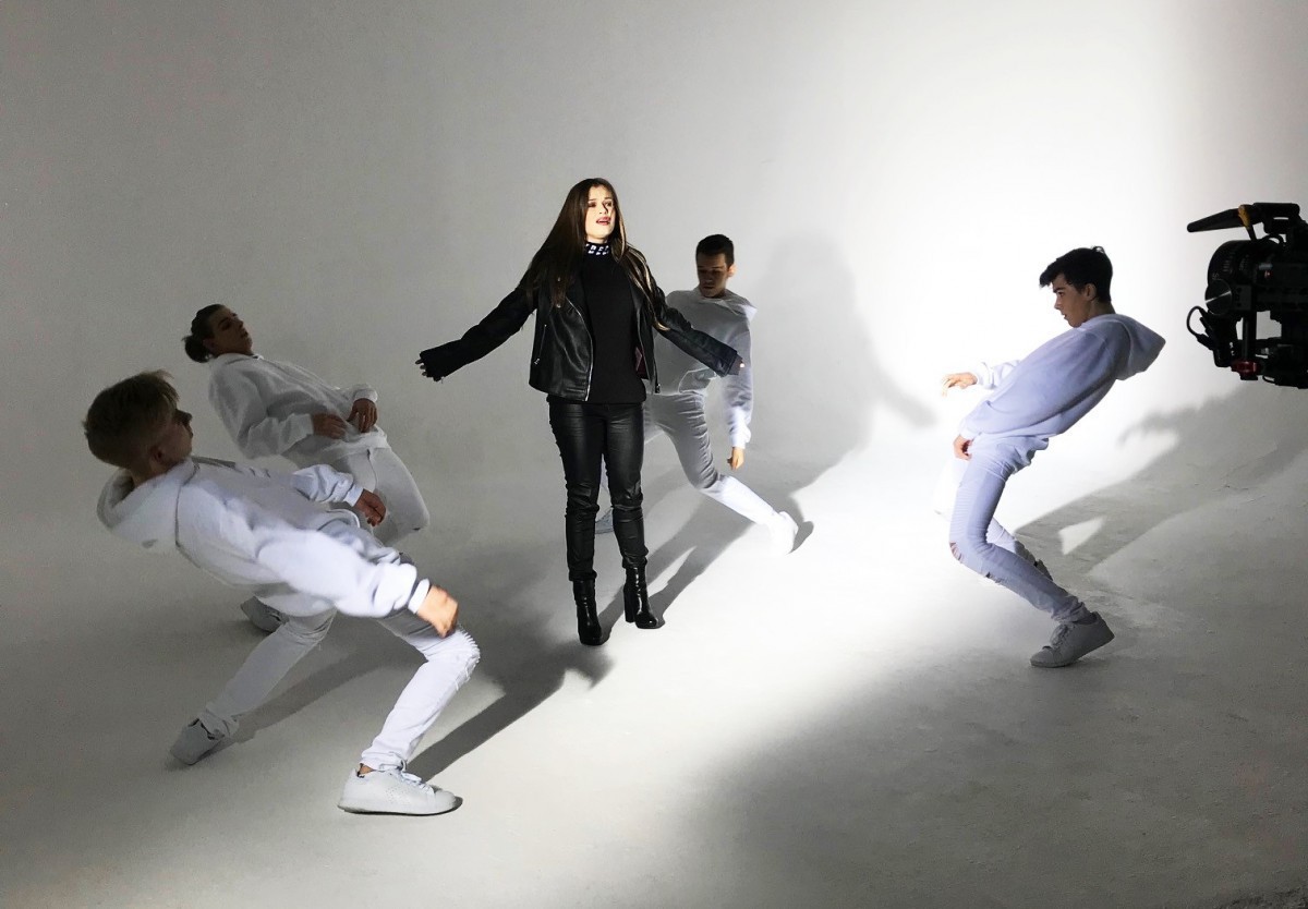 Videoclip with young dancers from Egurrola Dance Agency