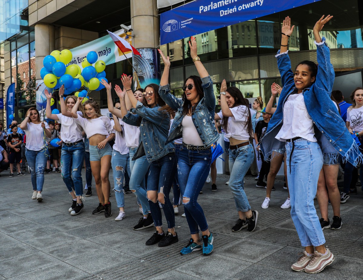 Challenge #Ode2JoyChallange with dancers from the Egurrola Dance Agency