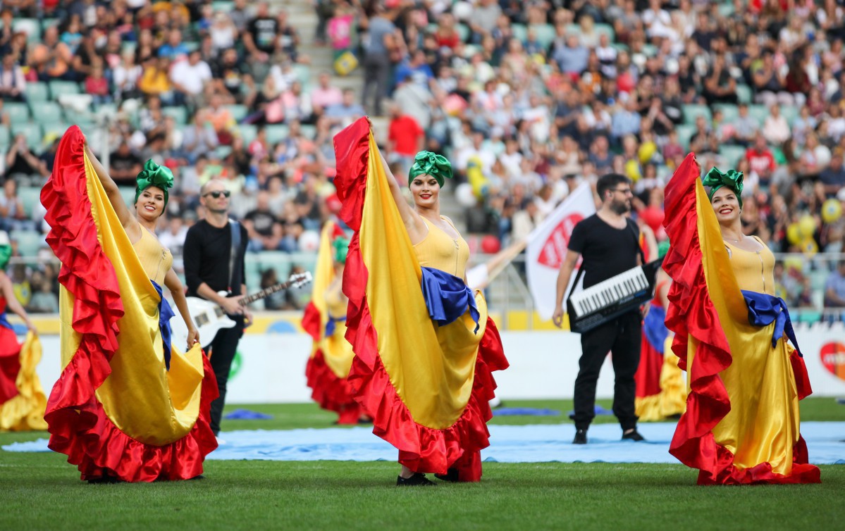 Dancers from Egurrola Dance Agency opened the Great Match of TVN&GOCC 2018