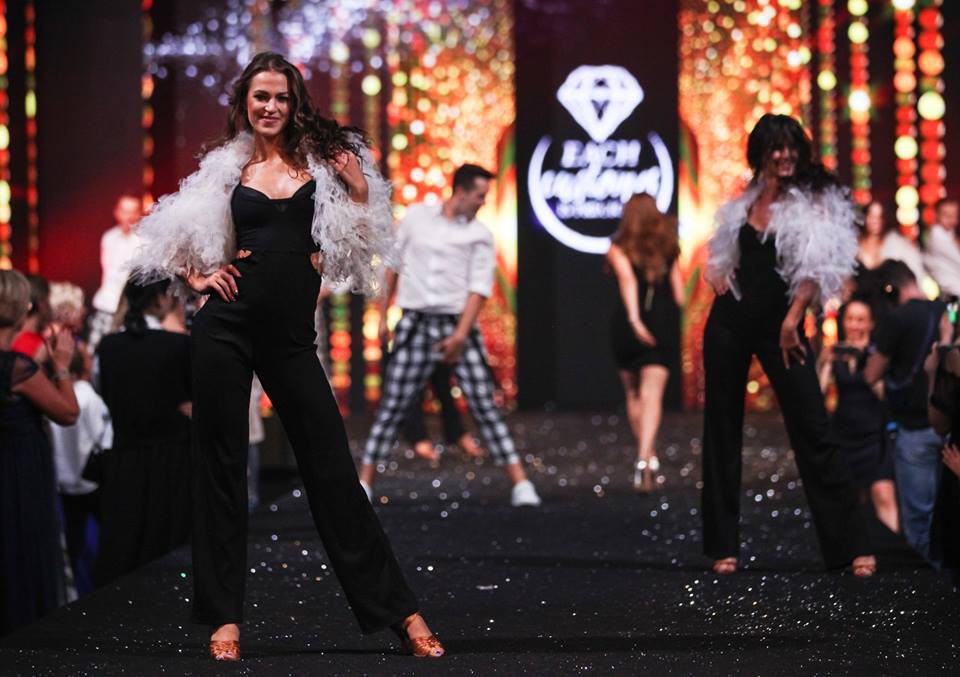 Egurrola Dance Agency’s dancers in a great show at the "Seminary 2018" organized by Mary Kay brand