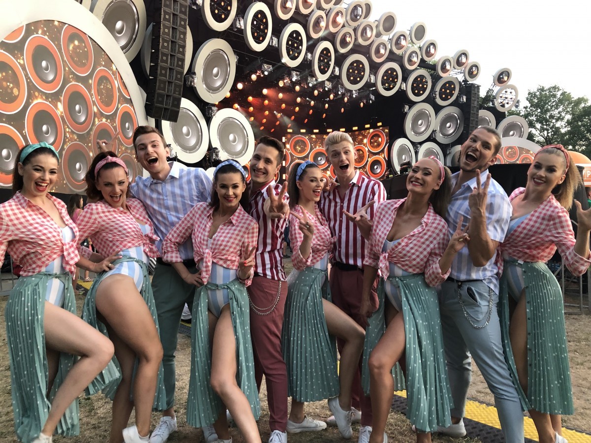 Egurrola Dance Agency dancers on the stage in Katowice during the concert "LATO, MUZYKA, ZABAWA"
