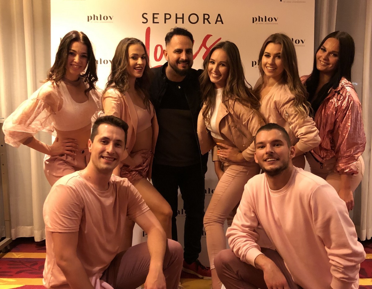 Dancers of Volt Group and Egurrola Dance Agency present a spectacular show during the Sephory conference.