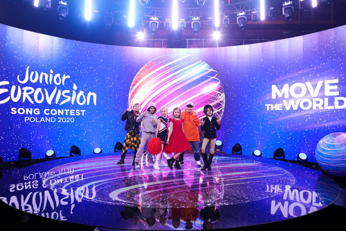 Young dancers from Egurrola Dance Agency next to Polish representative in Junior Eurovision Song Contest!