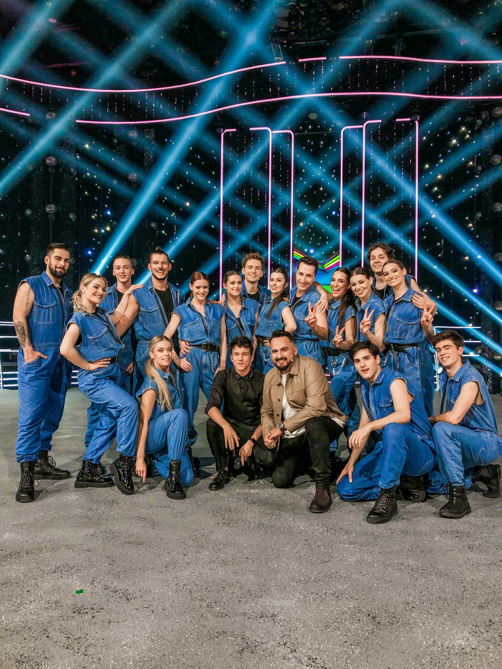 DANCERS OF THE EGURROLA DANCE AGENCY ON ONE STAGE WITH A SWEDISH ARTIST - FRANS!