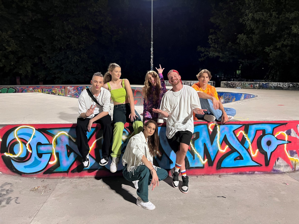 Egurrola Dance Agency's dancers in the Roxie Węgiel music video!